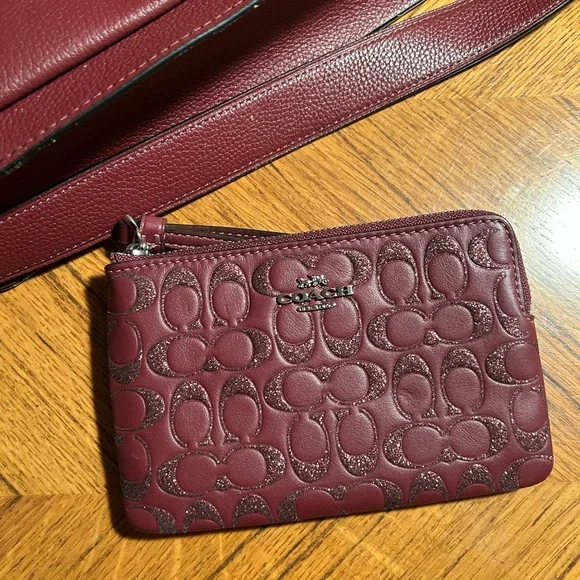 New Coach Elegant Burgundy Leather Shoulder Bag - Picture 13 of 16